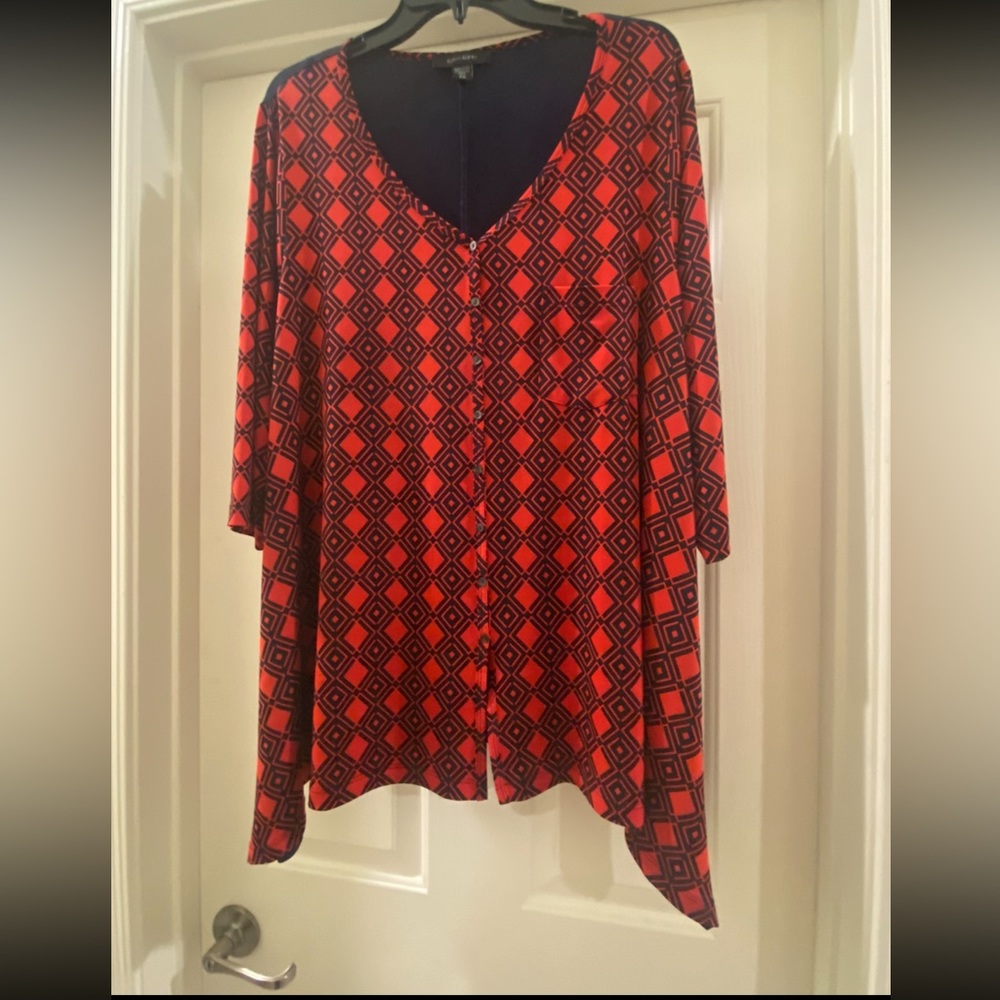 Karen Kane SZ 2X top in dark red and dark navy. Button down.